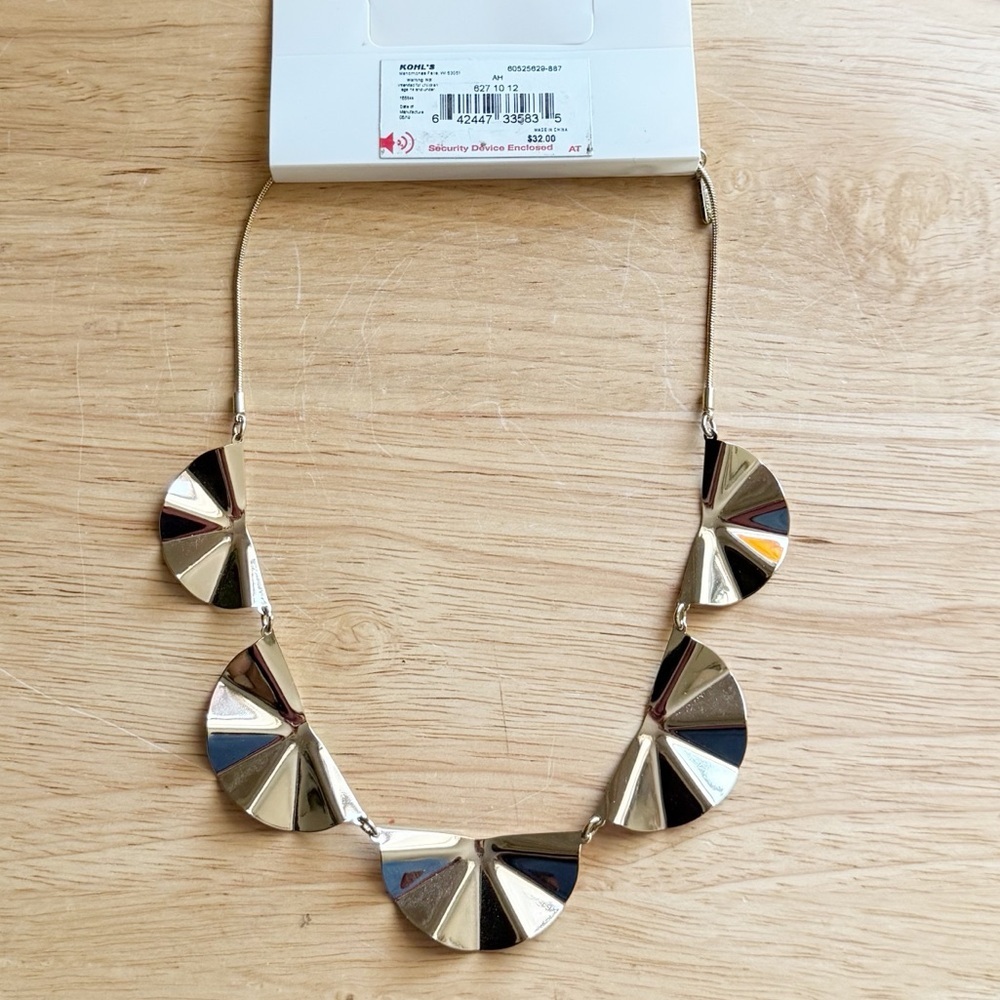 Nine West 16” Elegant Gold Tone Statement Collar Necklace Geometric Ripple Wavy - Picture 6 of 6